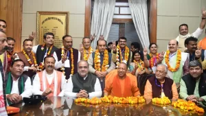 All the leaders of bjp giving pose in victory sign